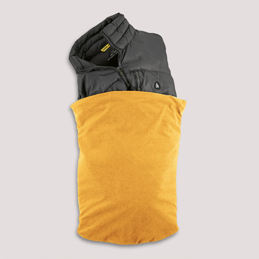 Removable front garment bag comes with a soft lining to convert into a backcountry pillow