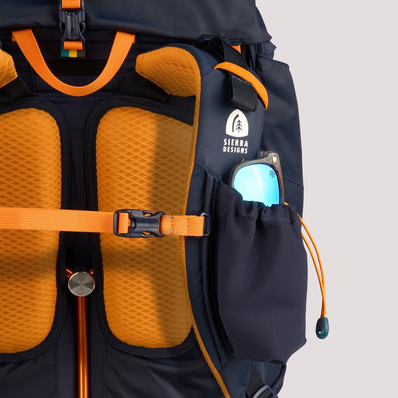 2 stretch mesh side pockets to easily store backpacking trail essentials