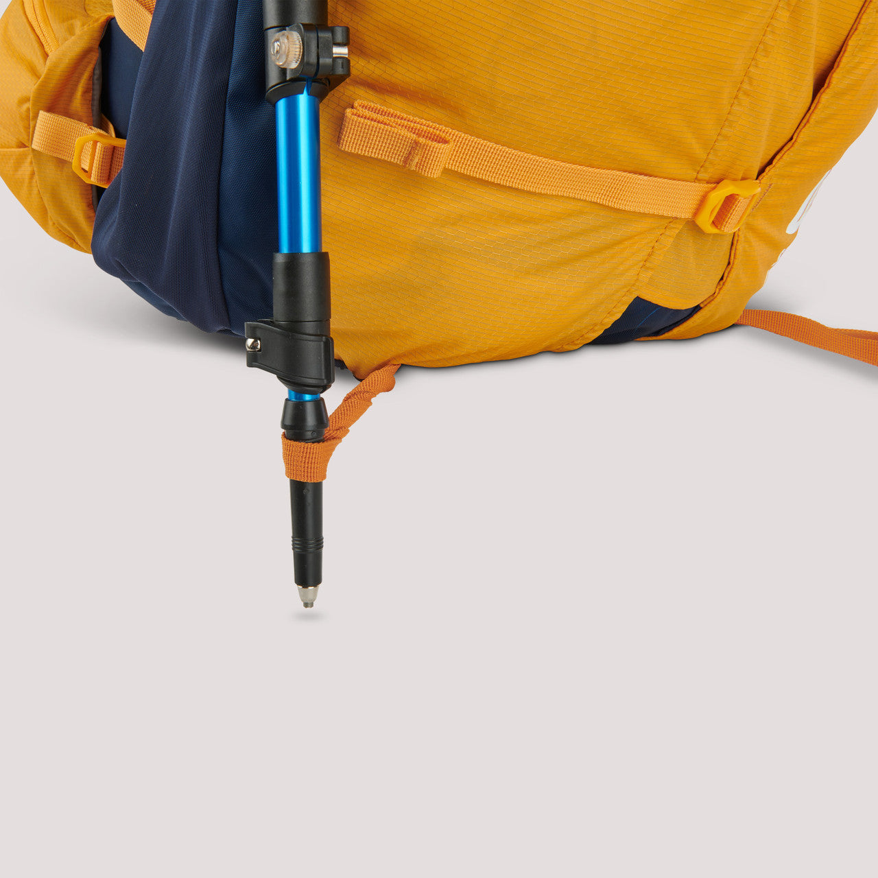 Sierra Designs Flex Capacitor 40-60 backpack, pole attachment