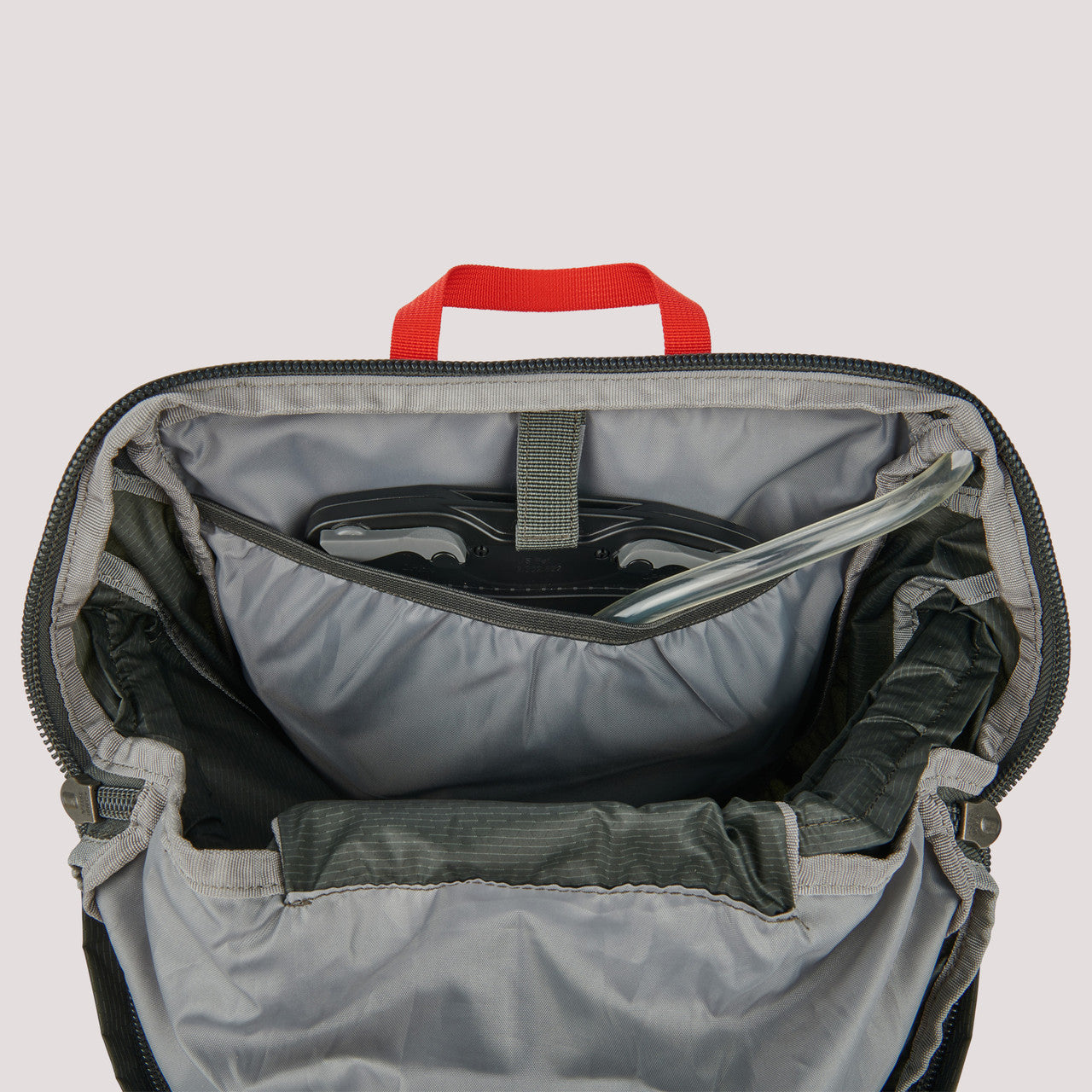Sierra Designs Flex Hike 20-30 backpack bladder view